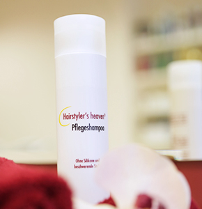 Entdecken Sie unsere silikonfreien Haarpflegeprodukte. Die Konsequenz jahrelanger Erfahrung mit neuen naturwissenschaftlichen Erkenntnissen und unseren eigens durchgeführten Haaranalysen führt zu eigenen silikonfreien Haarpflegeprodukten. Sie sind für empfindliches, feines oder strukturbehandeltes Haar bestens geeignet.